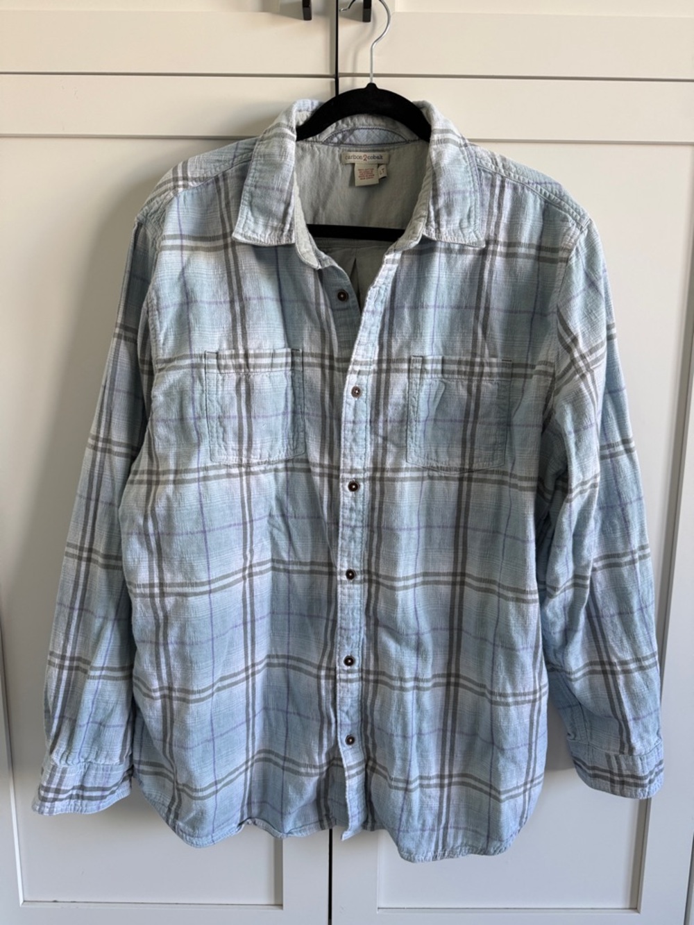 Carbon2Cobalt Light Gray Button-Up Shirt with Subtle Lavender Plaid